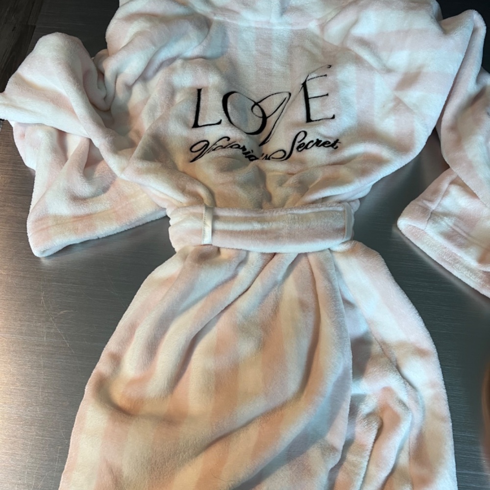 Comfy Robe - Picture 2 of 4